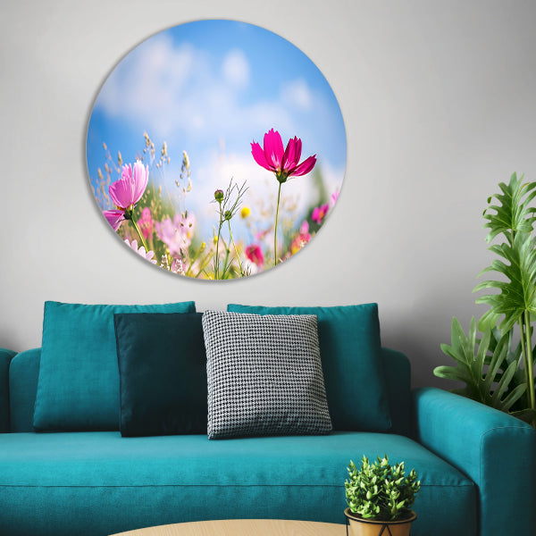 Heldere bloemen tegen een blauwe hemel   forex muurcirkel