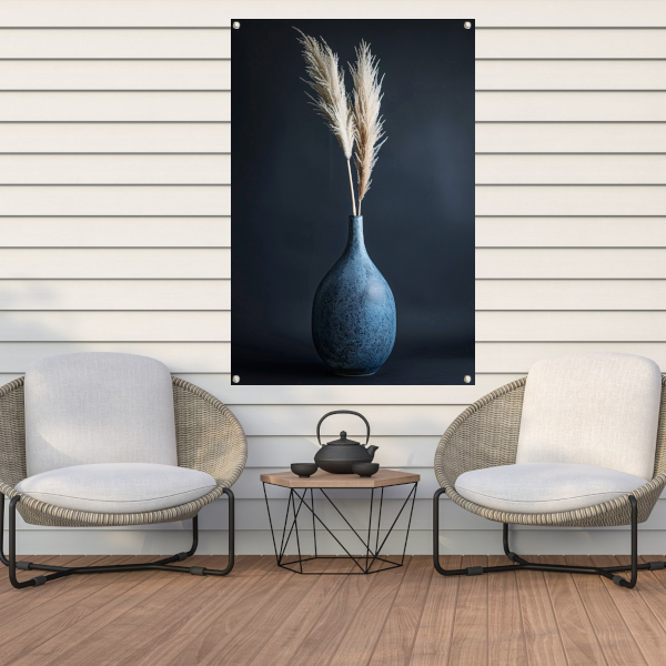 Blauwe vaas met beige pampasgras in minimalistische stijl tuinposter