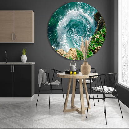 Abstracte waterwerveling bij rotsachtige kust aluminium muurcirkel