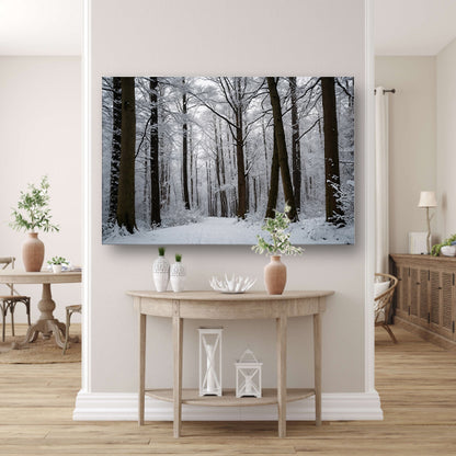 Betoverend besneeuwd bos in de winter canvas