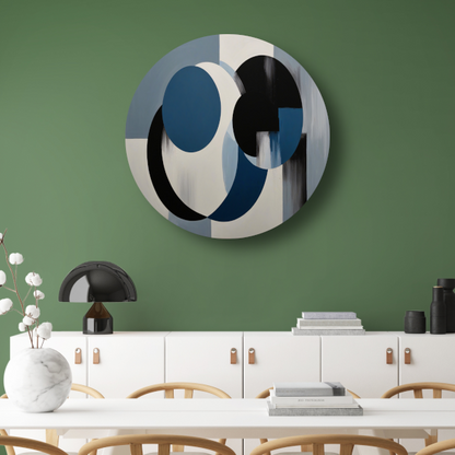 Geometrische abstractie in zwart, wit en blauw aluminium muurcirkel