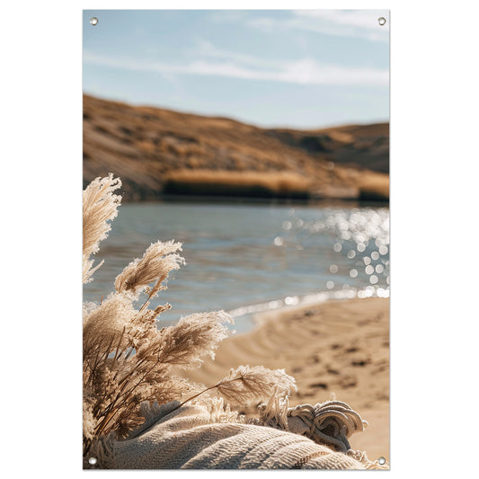 Rietpluimen aan een kalm meer tuinposter