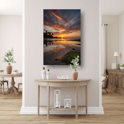 Adembenemende zonsondergang weerspiegeld in water poster