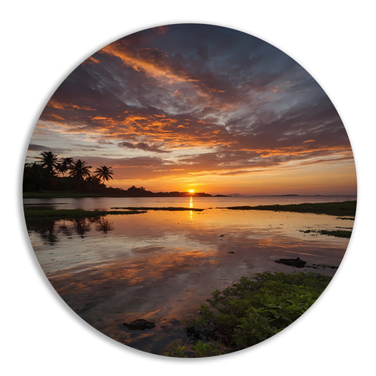 Adembenemende zonsondergang weerspiegeld in water aluminium muurcirkel
