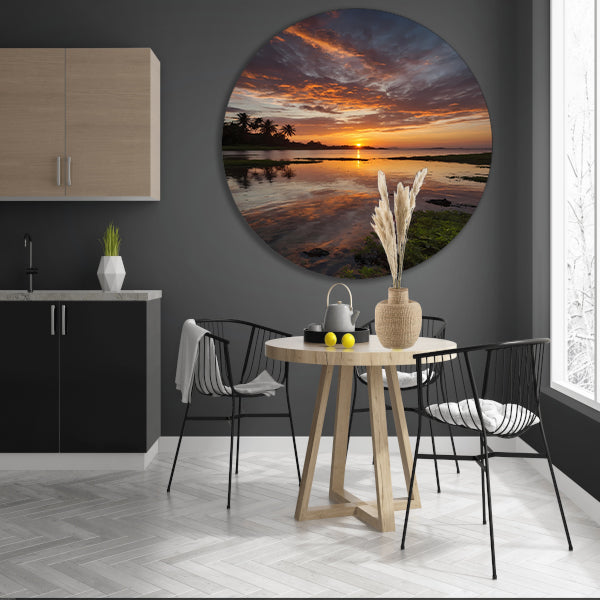 Adembenemende zonsondergang weerspiegeld in water aluminium muurcirkel