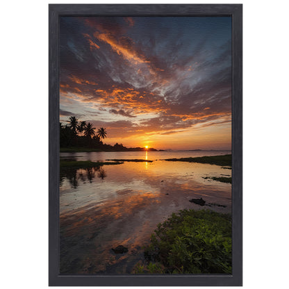 Adembenemende zonsondergang weerspiegeld in water canvas met baklijst
