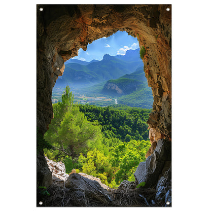 Berglandschap gezien vanuit een grot tuinposter