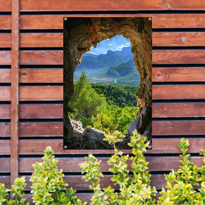 Berglandschap gezien vanuit een grot tuinposter