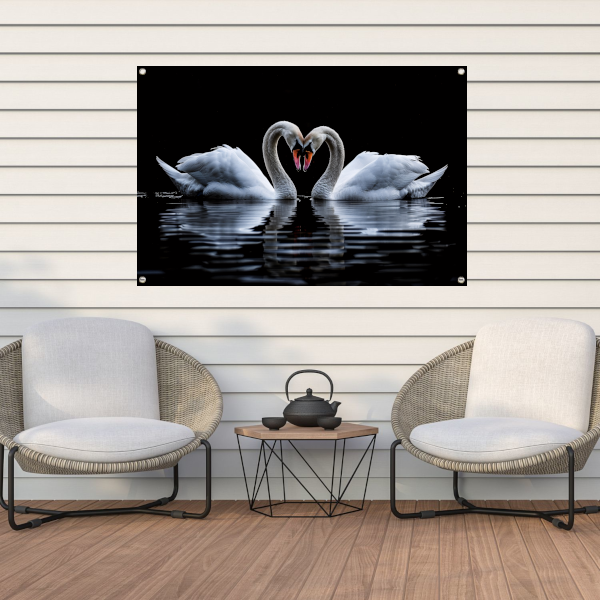 Twee zwanen vormen een hart tuinposter