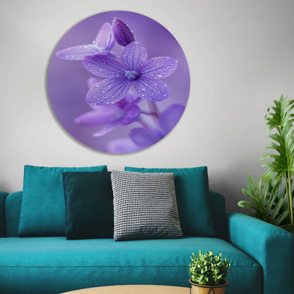 Paarse bloemen met dauwdruppels in close-up forex muurcirkel