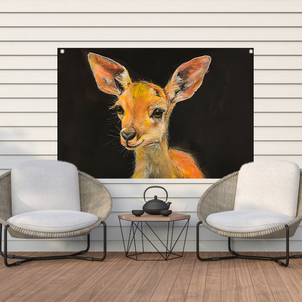 Expressief portret van jong hert in oranje tuinposter