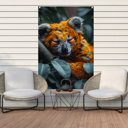Oranje koala slaapt vredig in boom tuinposter