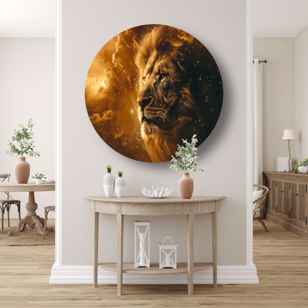 Gouden leeuw omringd door vurige gloed aluminium muurcirkel