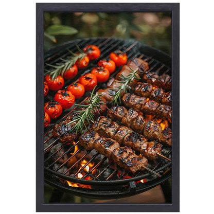 Gegrild vlees en tomaten op barbecue canvas met baklijst