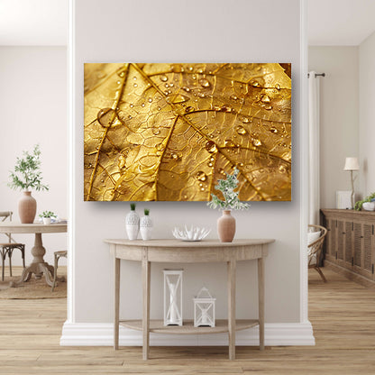 Gouden herfstblad met dauwdruppels close-up canvas met baklijst