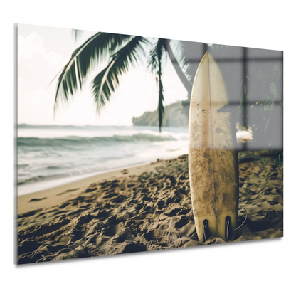Tropisch strand met wachtend surfboard acrylglas