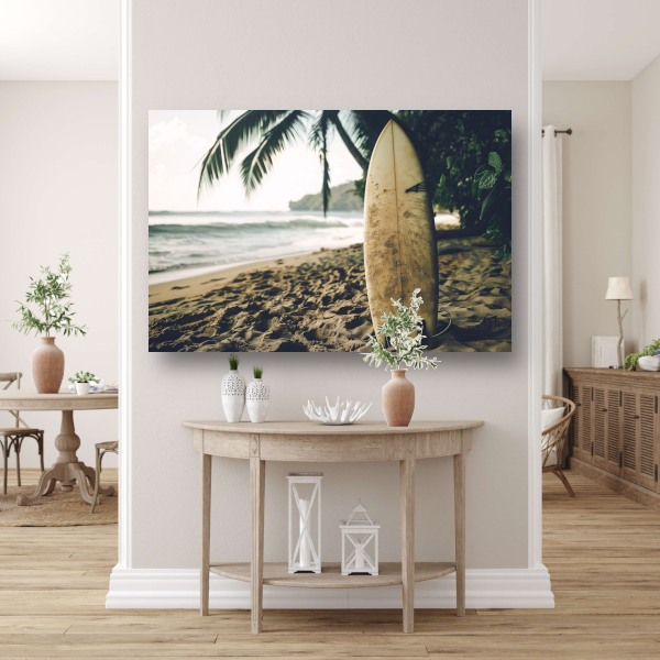 Tropisch strand met wachtend surfboard canvas