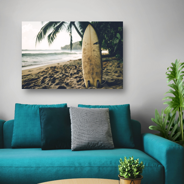 Tropisch strand met wachtend surfboard canvas