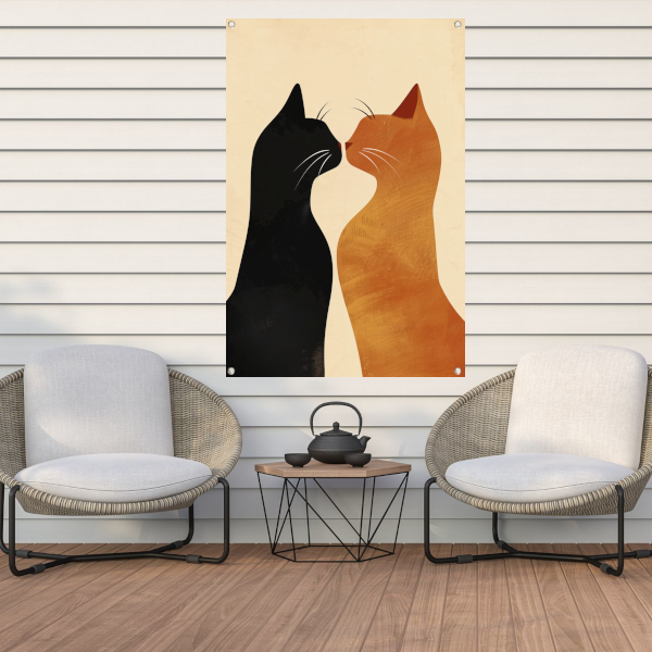 Twee katten in liefdevolle pose met aardetinten tuinposter