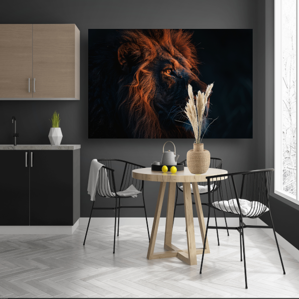 Leeuw in Schemerlicht met Gouden Manen canvas met baklijst