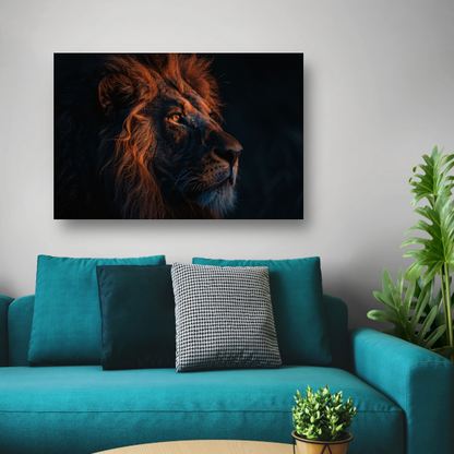 Leeuw in Schemerlicht met Gouden Manen canvas met baklijst