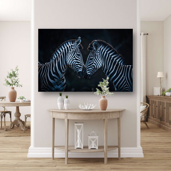 Twee zebra’s in donkere omgeving canvas met baklijst