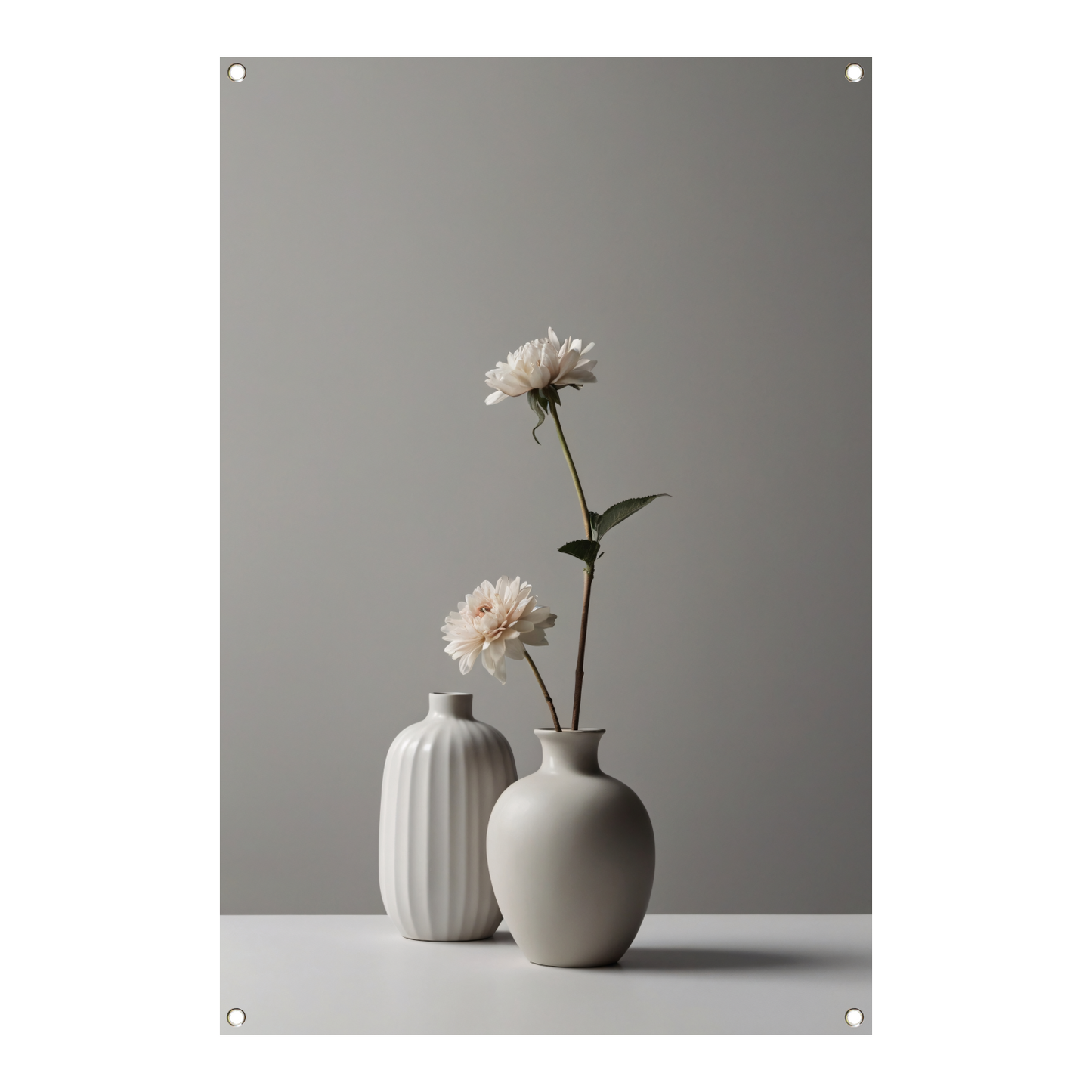 Minimalistische Vazen en Witte Bloemen Stilleven tuinposter