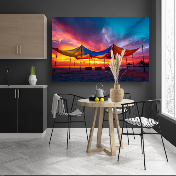 Zomerse tenten op het strand bij zonsondergang canvas