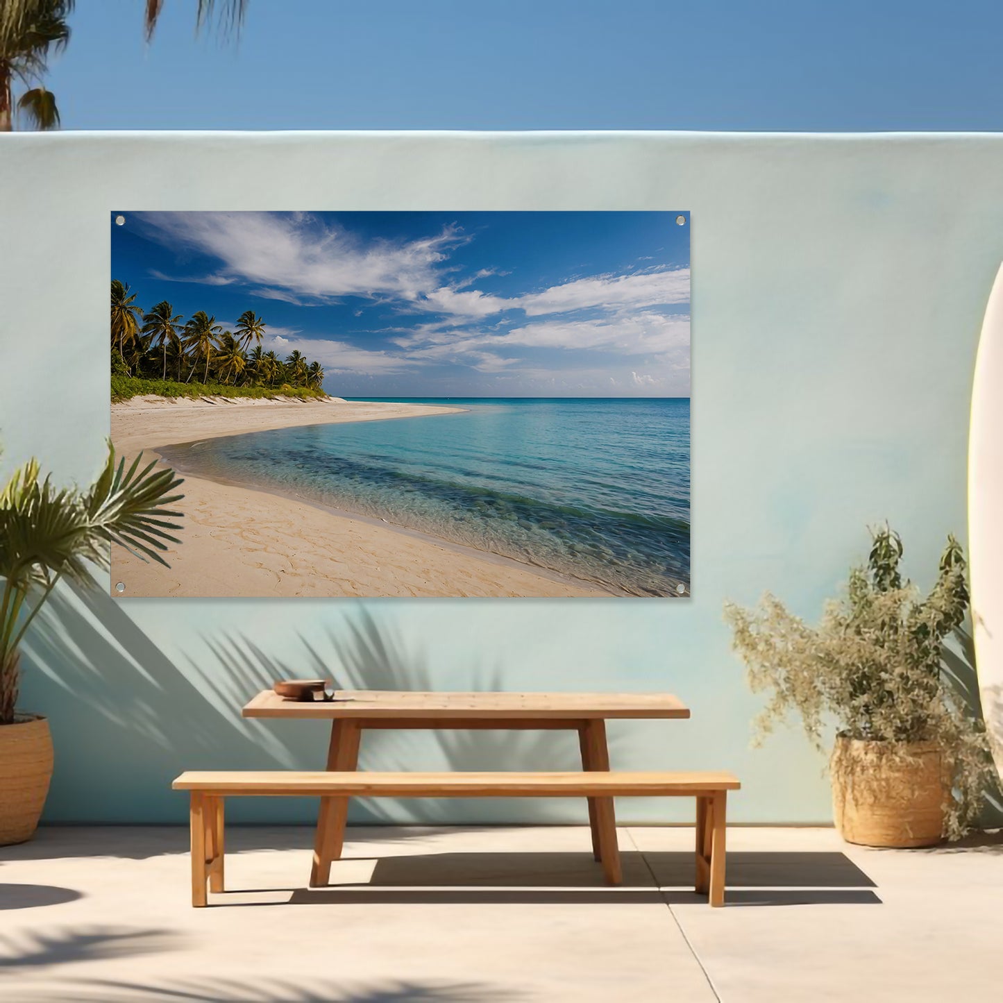 Tropisch strand met palmbomen en helder water tuinposter