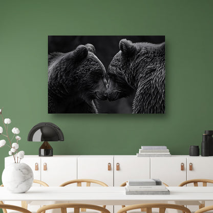 Twee beren in donkere omgeving poster