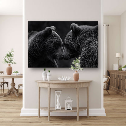 Twee beren in donkere omgeving poster