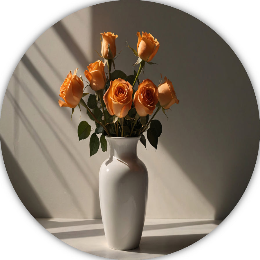 Elegante oranje rozen in witte vaas aluminium muurcirkel