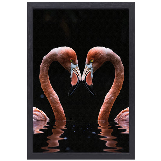Twee flamingos vormen hart in water canvas met baklijst