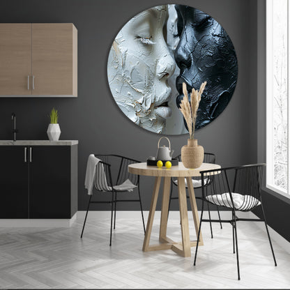 Samenspel van textuur en emotie in monochroom aluminium muurcirkel