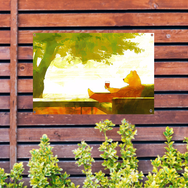 Ontspannen beer onder een groene boom tuinposter