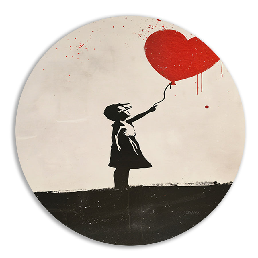 Jong meisje met rood hartballon aluminium muurcirkel