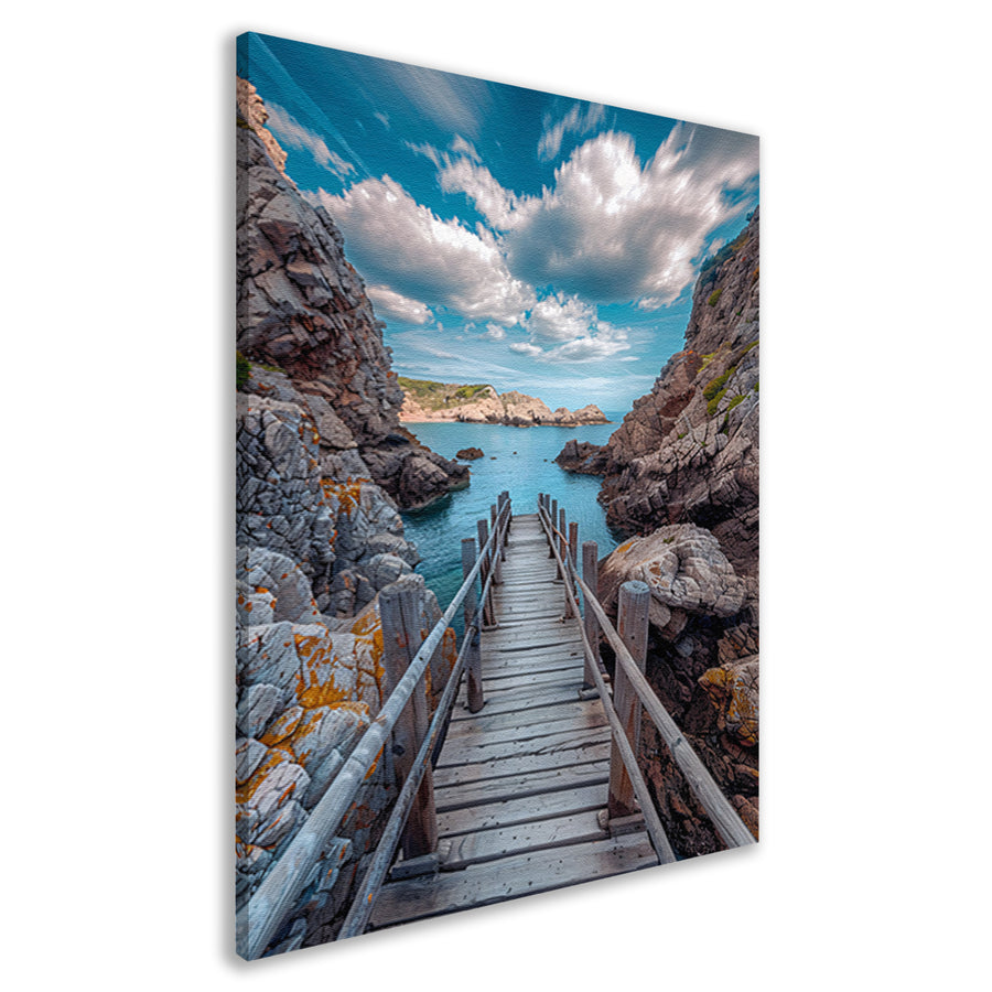 Houten loopbrug naar zee omringd door rotsen canvas