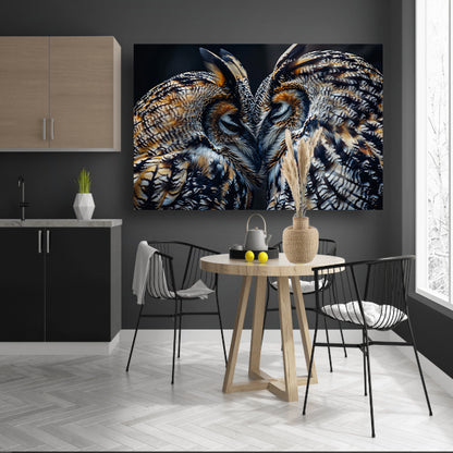 Twee uilen close-up in donkere omgeving canvas met baklijst