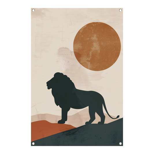 Leeuw silhouet tegen oranje zon in minimalistische stijl tuinposter