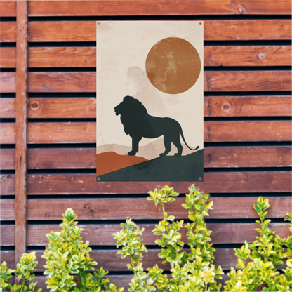Leeuw silhouet tegen oranje zon in minimalistische stijl tuinposter