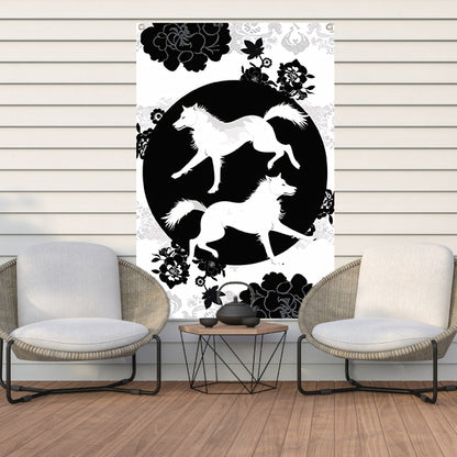 Zwart-wit silhouet van dansende wolven en bloemen tuinposter