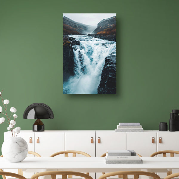 Krachtige Waterval in Ruige Natuur acrylglas