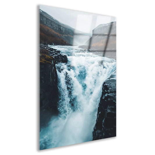 Krachtige Waterval in Ruige Natuur acrylglas