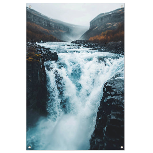 Krachtige Waterval in Ruige Natuur tuinposter