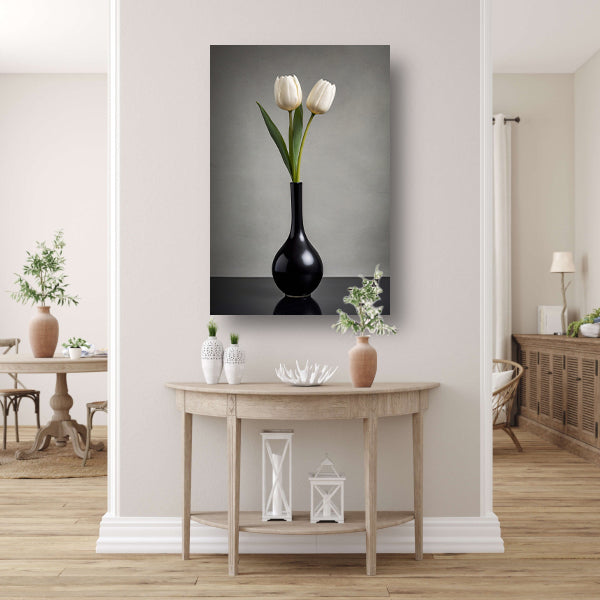 Minimalistische Witte Tulpen in Zwarte Vaas poster