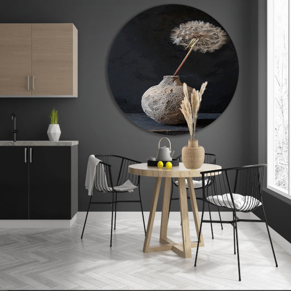 Oude vaas met delicate paardenbloem aluminium muurcirkel