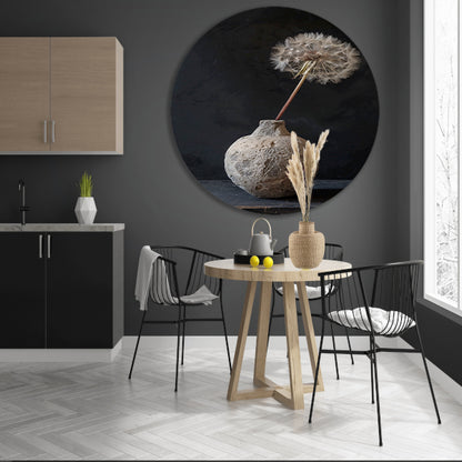Oude vaas met delicate paardenbloem aluminium muurcirkel