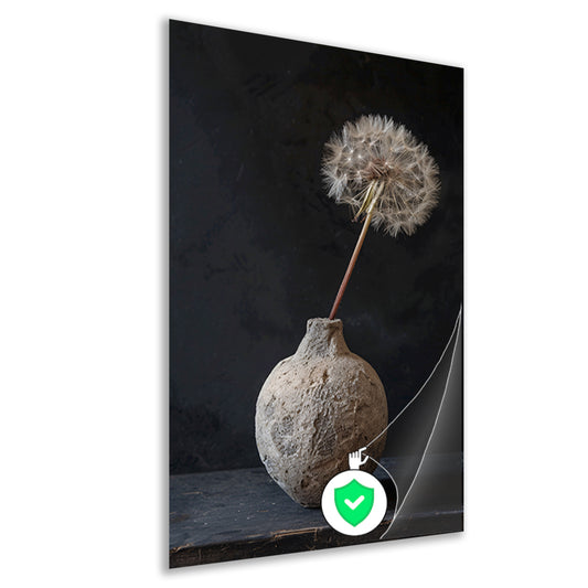 Oude vaas met delicate paardenbloem poster