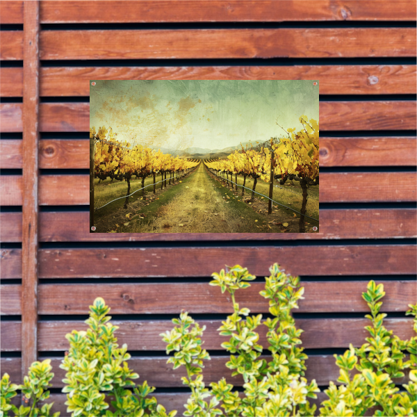Sepia herfstwijngaard met heuvels op de achtergrond tuinposter