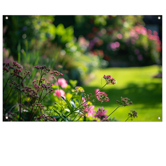 Levendige bloemen in een zonovergoten tuin tuinposter